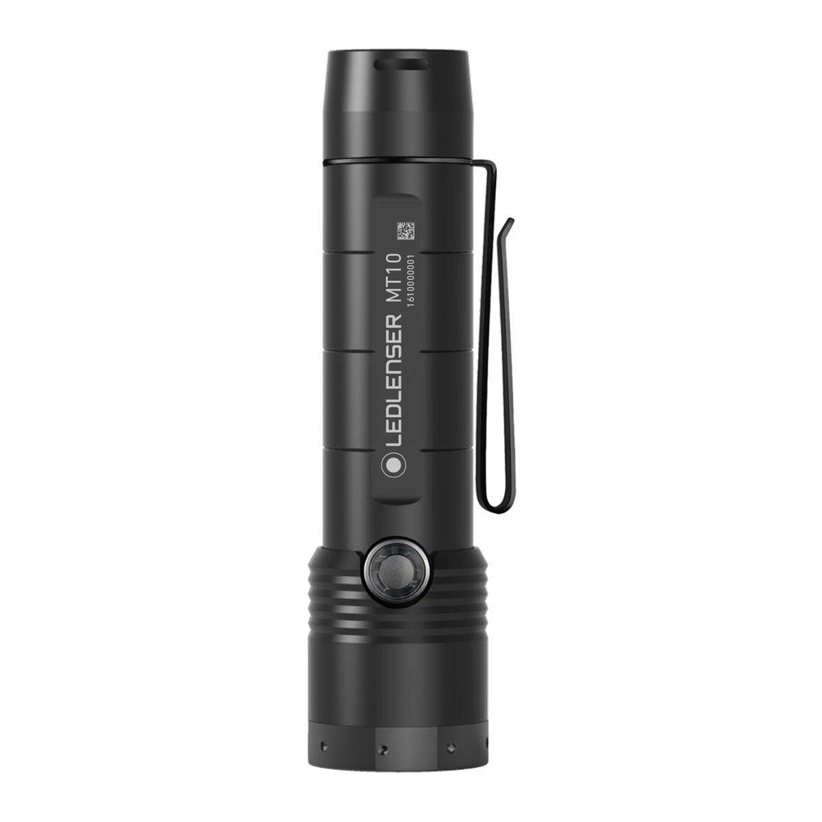 Die schwarze LEDLENSER Taschenlampe MT10 Black Edition verfügt über eine Lichtleistung von 1000 Lumen, ein zylindrisches Gehäuse, einen seitlichen Clip, einen Einschaltknopf auf der Vorderseite und den Aufdruck "LEDLENSER MT10", der senkrecht auf der Seite angebracht ist.