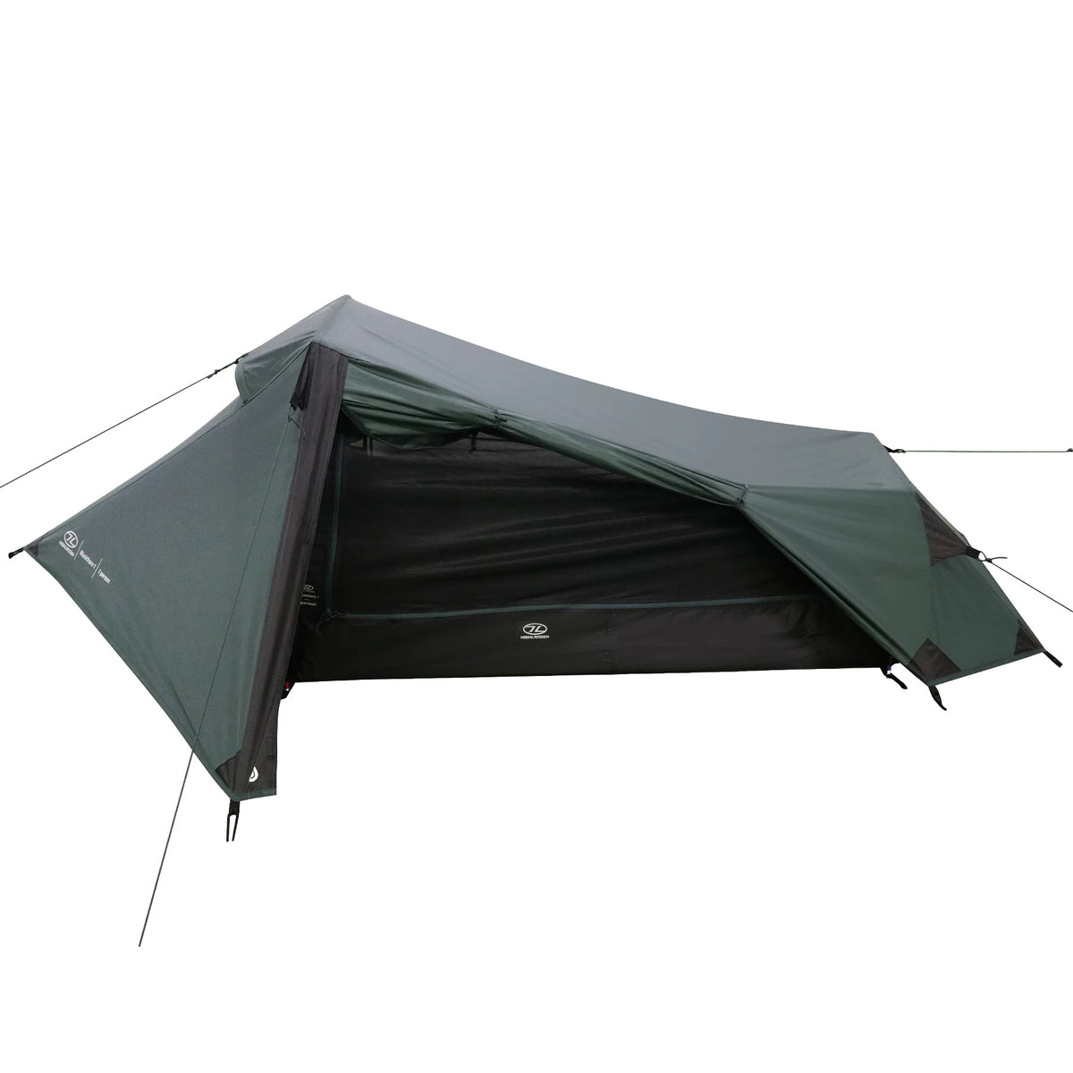 Das HIGHLANDER FORCES Blackthorn 1 Gen2 - Green ist ein flaches 1-Personen-Zelt, das mit Abspannleinen und Heringen aufgestellt wird. Es hat ein grün-schwarzes Design und einen offenen Seiteneingang für einfachen Zugang.