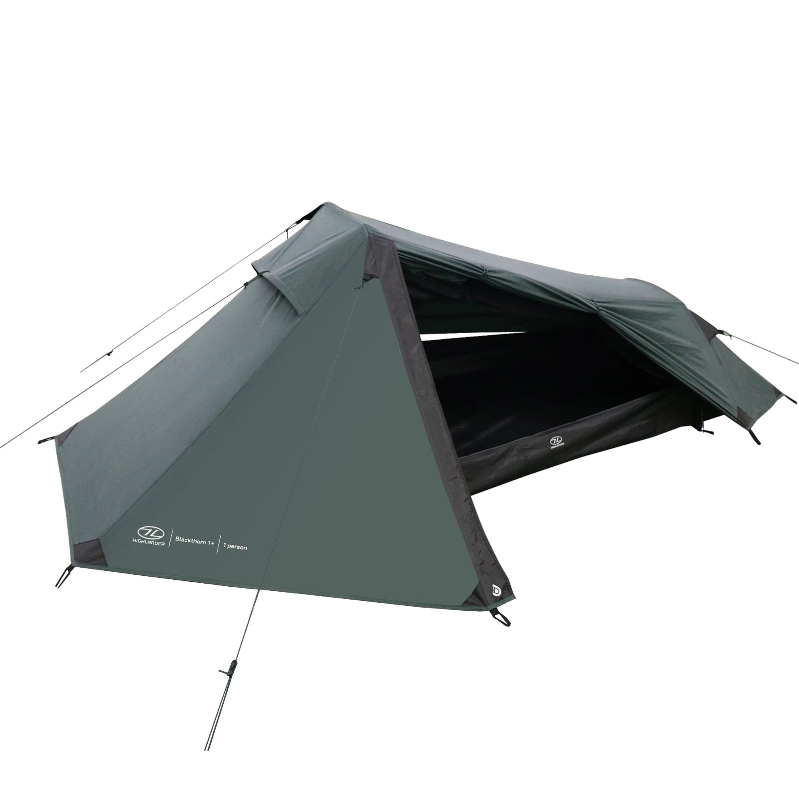 Das HIGHLANDER FORCES Highlander Zelt Blackthorn 1+ Gen2 - Green ist ein dunkelgrünes, flaches Ein-Personen-Zelt mit einem einzigen Eingang, minimalistischem Design und wird mit verlängerten Abspannleinen aufgebaut.