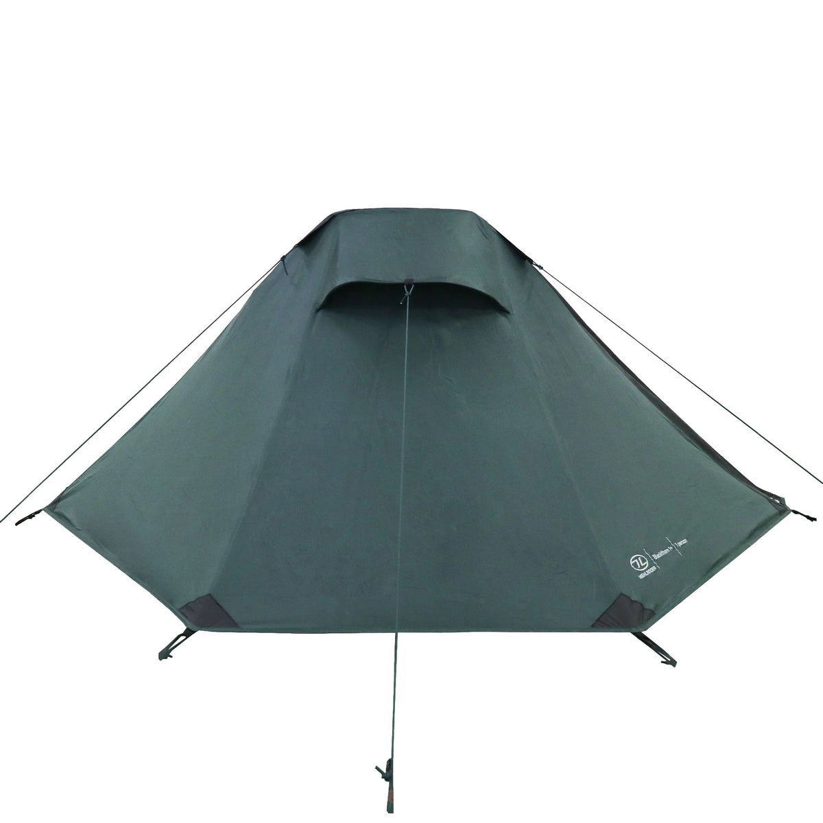 Das HIGHLANDER FORCES Highlander Zelt Blackthorn 1+ Gen2 - Green, ein dreieckiges Ein-Personen-Trekkingzelt, wird mit Abspannleinen an jeder Ecke und in der Mitte aufgestellt und vor einem weißen Hintergrund präsentiert.