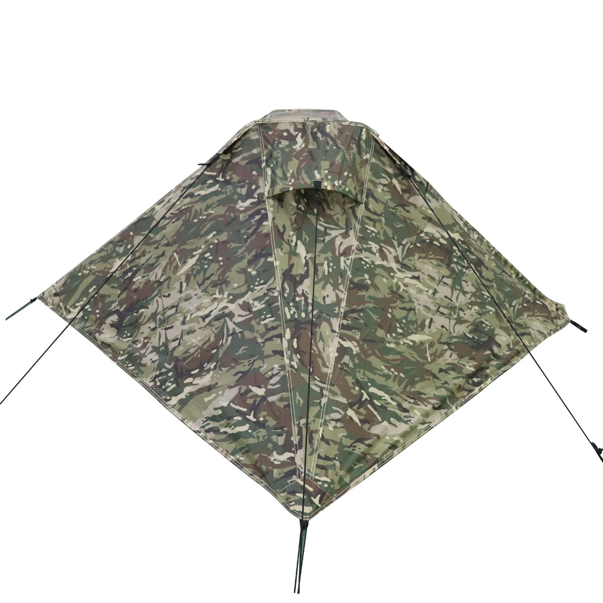 Ein pyramidenförmiges HIGHLANDER FORCES Highlander Zelt Blackthorn 1+ Gen2 - HMCT, mit Tarnmuster und für eine Person konzipiert, wird mit Abspannleinen von jeder Ecke aus vor einem schlichten weißen Hintergrund aufgestellt.