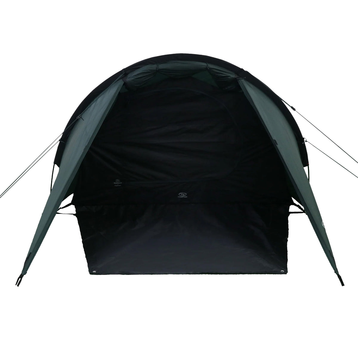 Das HIGHLANDER FORCES Highlander Zelt BLACKTHORN 2 GEN2 - Green ist ein kuppelförmiges 2-Personen-Zelt, das mit geöffneter Frontklappe einen geräumigen Innenraum freigibt und auf einem weißen Hintergrund mit beidseitig sichtbaren Abspannleinen aufgebaut ist.