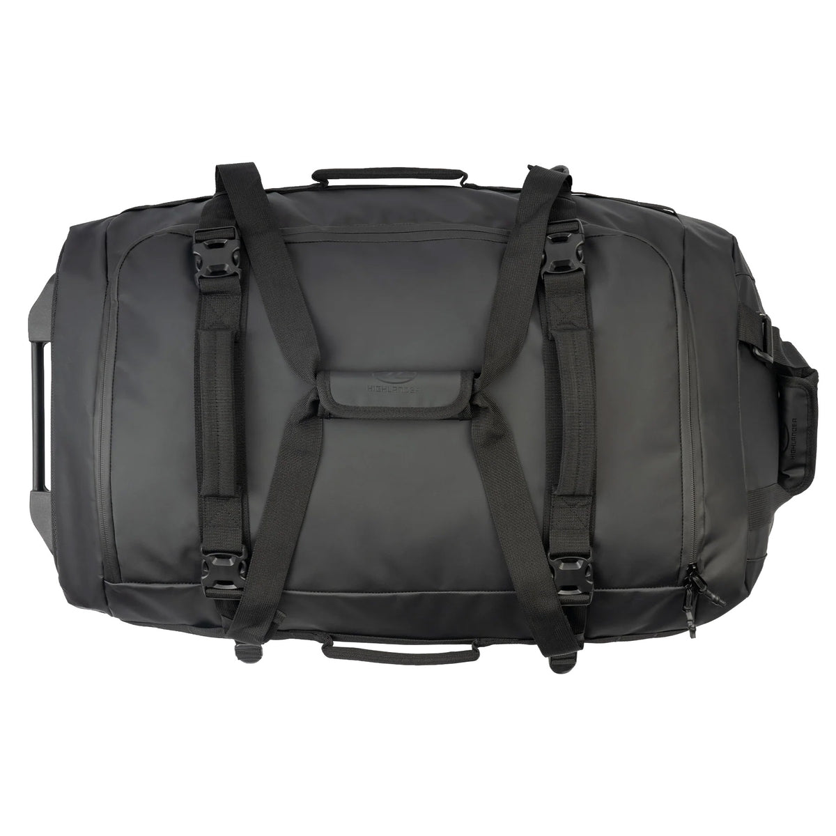 Die HIGHLANDER FORCES The Trailer Duffel - 100L, hier in Schwarz, liegt flach auf und verfügt über rucksackähnliche Gurte, mehrere seitliche Griffe und eine abschließende Reißverschlusstasche - eine robuste Reisetasche, perfekt für jedes Abenteuer.