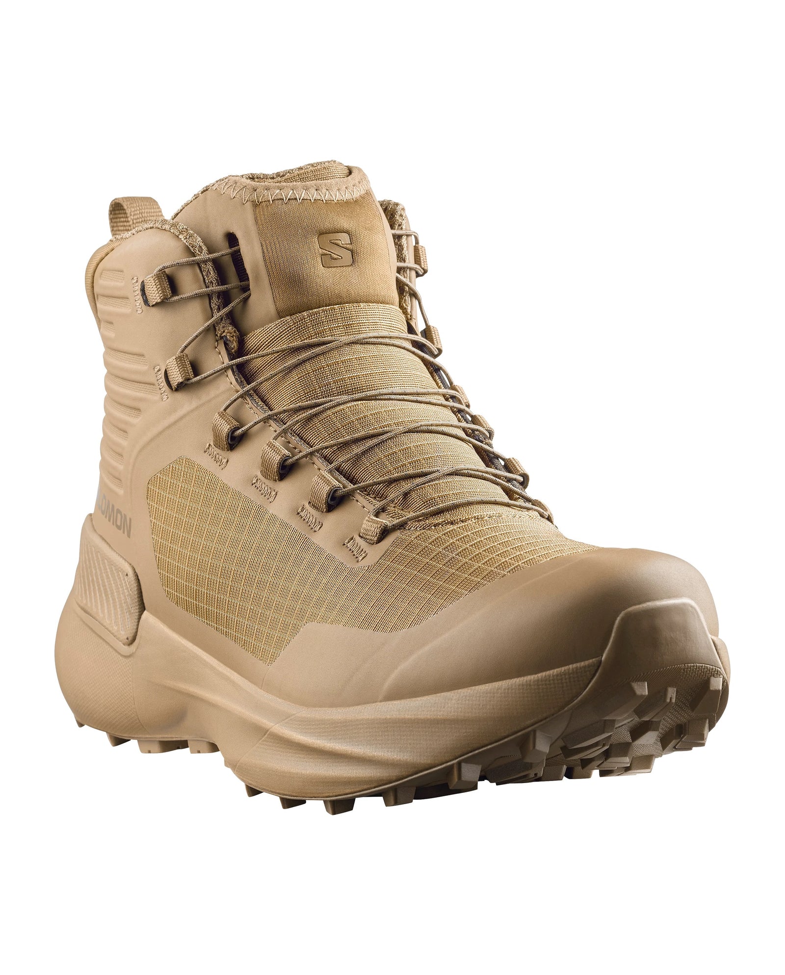Der SALOMON FORCES GENESIS FORCES MID - Coyote Brown ist ein brauner Outdoor-Wanderstiefel mit robustem Profil, verstärktem Zehenbereich und dicker Sohle - gebaut für unwegsames Gelände und inspiriert von der Langlebigkeit des Trailrunning.