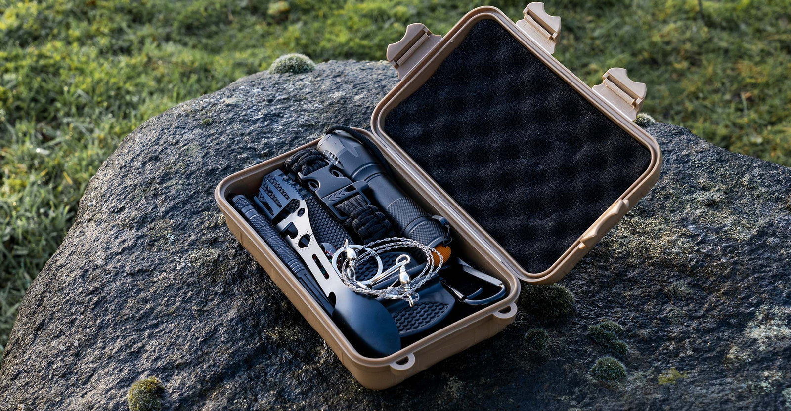 Highlander Survival Kit in wasserdichter Hartschalenbox