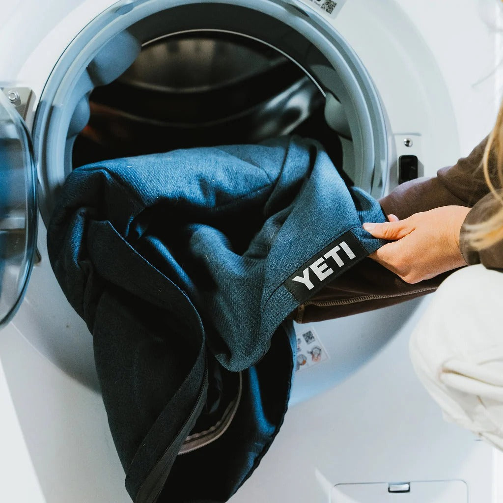 YETI® Boomer Hundebett Small - Navy