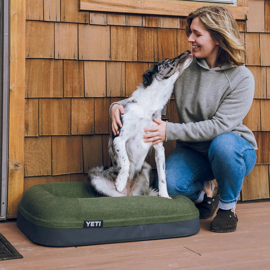 YETI® Boomer Hundebett Small - Navy