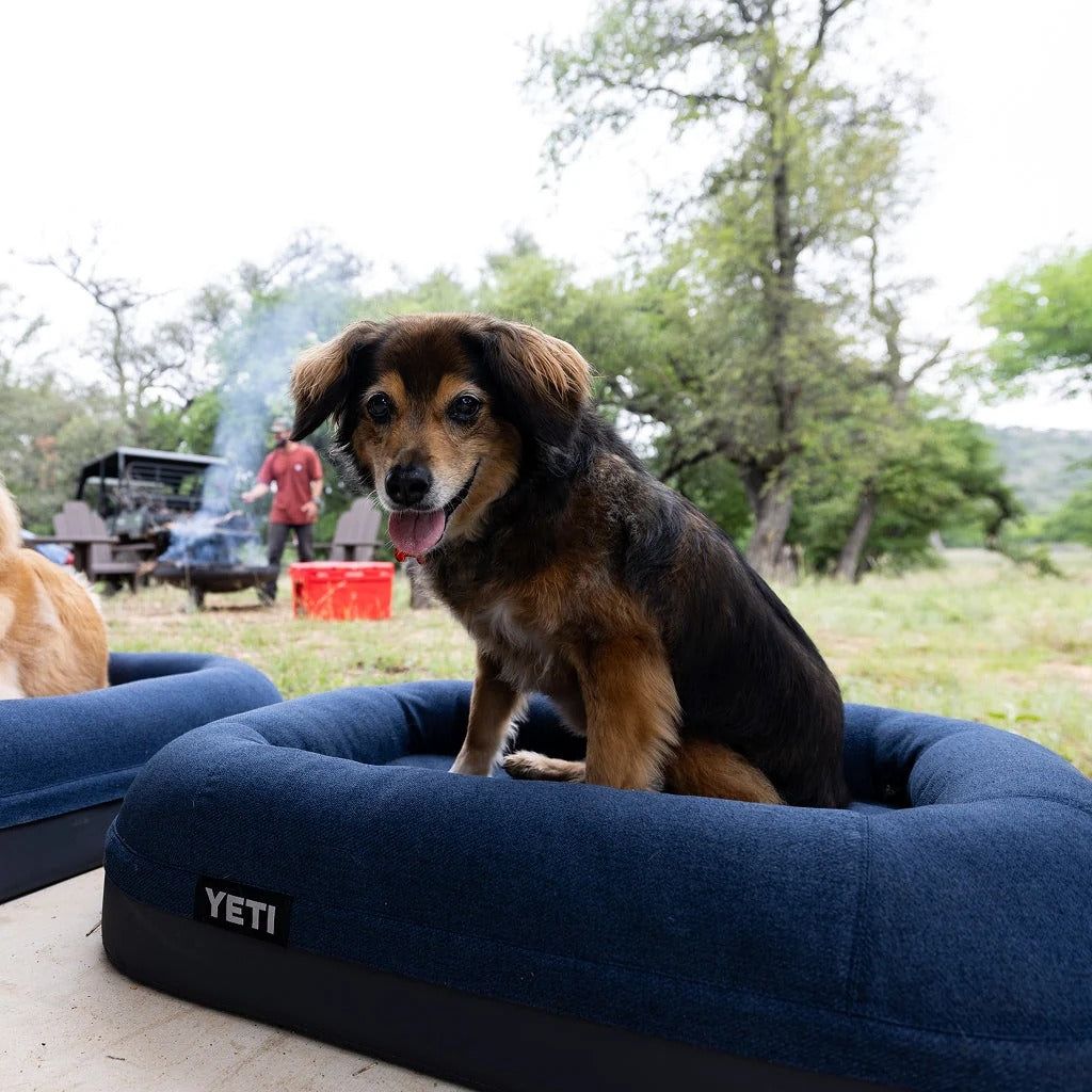 YETI® Boomer Hundebett Small - Navy