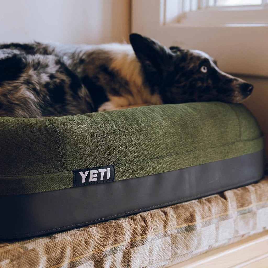 YETI® Boomer Hundebett Small - Navy