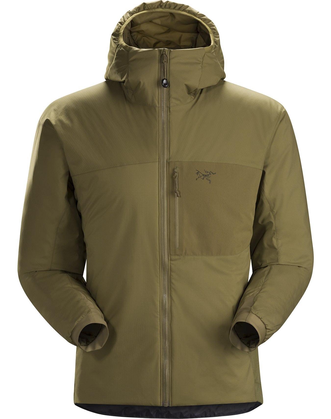 Der ARC'TERYX LEAF Arc'teryx Atom Hoody LT Gen2.1 in Crocodile verfügt über einen Frontreißverschluss, eine Brusttasche, ein dezentes Logo auf der linken Brustseite, eine matte Oberfläche, CLIMASHIELD-Isolierung, eine Kapuze und zwei Seitentaschen.
