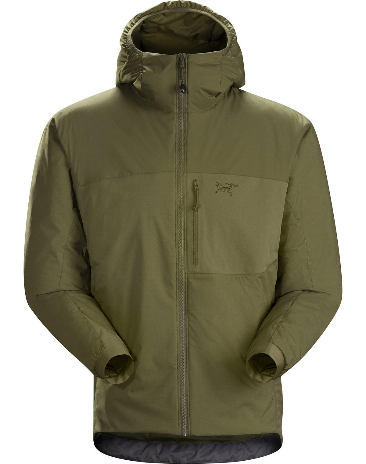 Der ARC'TERYX LEAF Atom Hoody LT Gen2.1 in Ranger Green verfügt über einen Frontreißverschluss, eine Brusttasche und ein Logo auf der linken Brustseite. Diese leichte, isolierte Jacke bietet ein schlankes, minimalistisches Design für vielseitigen Komfort.