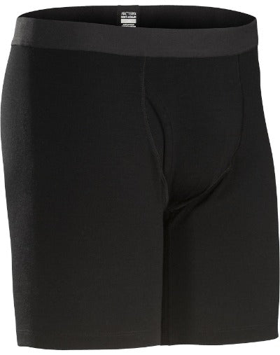 Die Arc'teryx Cold WX Boxer AR - Black von ARC'TERYX LEAF verfügt über einen taillierten Bund, eine vertikale Naht auf der Vorderseite und weiches, dehnbares Material für ganztägigen Komfort.
