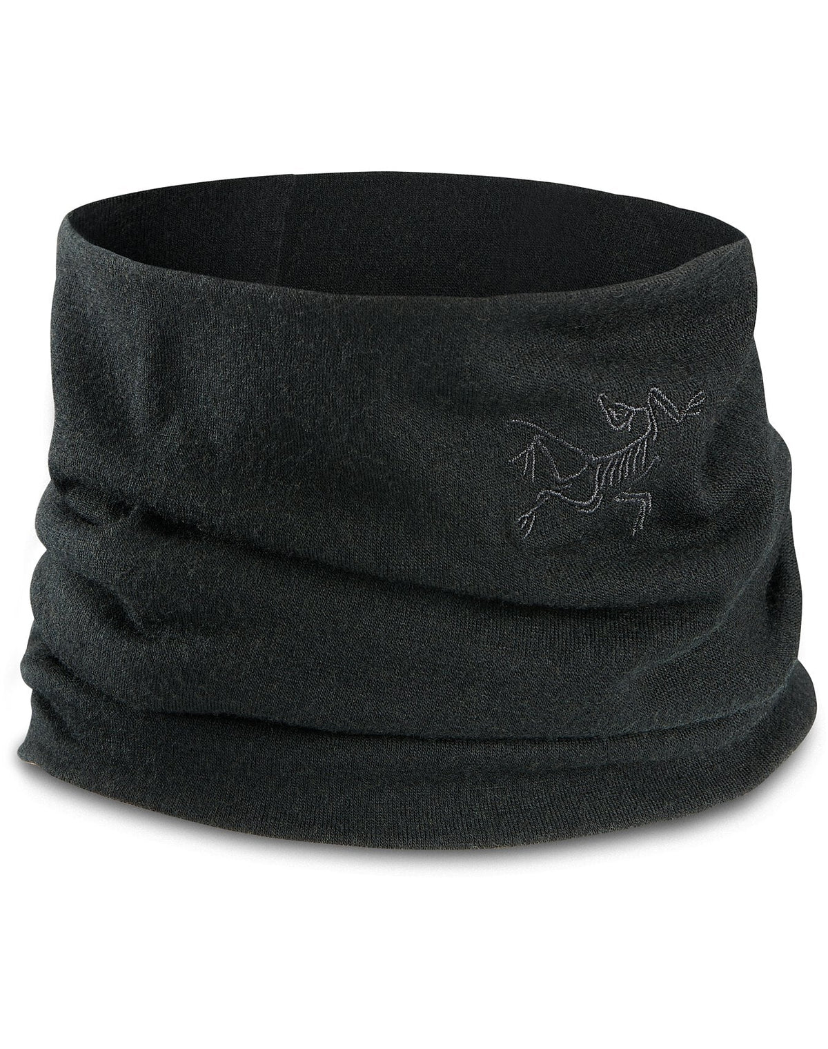 Die ARC'TERYX LEAF Arc'teryx Cold WX Neck Gaiter AR ist eine schwarze, weiche Halskrause mit einem dezent gestickten Vogelskelett-Logo, die bei kühlem Wetter für stylischen Kälteschutz sorgt.