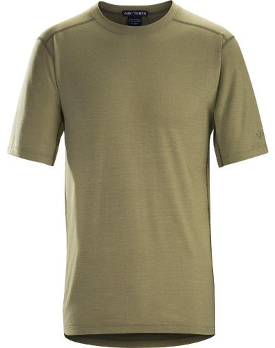 Ein schlichtes, kurzärmliges Arc'teryx Cold WX T-Shirt AR - Crocodile von ARC'TERYX LEAF mit Rundhalsausschnitt, abgebildet auf weißem Grund. Ideal als Merinowolle Unterhemd für top Feuchtigkeitsmanagement bei jeder Aktivität.