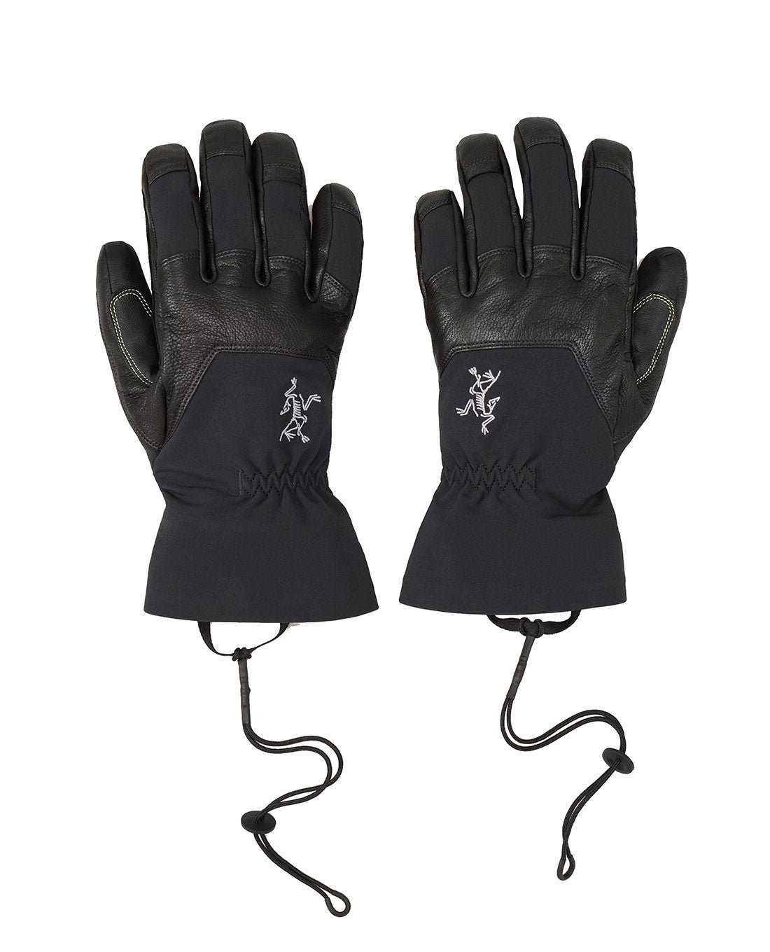 Der ARC'TERYX PRO Arc'teryx Rope Glove - Black verfügt über lederne Handflächen, gestickte Logos und verstellbare Kordeln am Handgelenk mit Knebelverschlüssen für zuverlässigen Halt und Wärme bei Winterabenteuern.