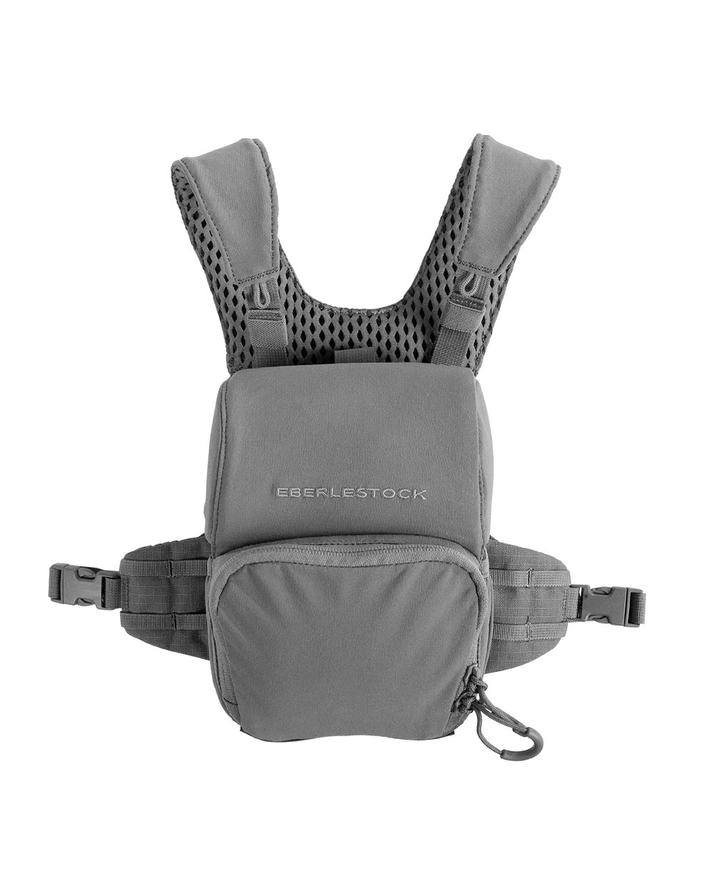 Der EBERLESTOCK Bravo Modular Bino Pack Small ist ein grauer Brustrucksack mit gepolsterten Trägern, Netzrückwand, Hauptfach mit Reißverschluss, verstellbarem Hüftgurt mit Schnalle und MOLLE-Kompatibilität. Ein kleiner Karabiner wird an der unteren Vorderseite befestigt.