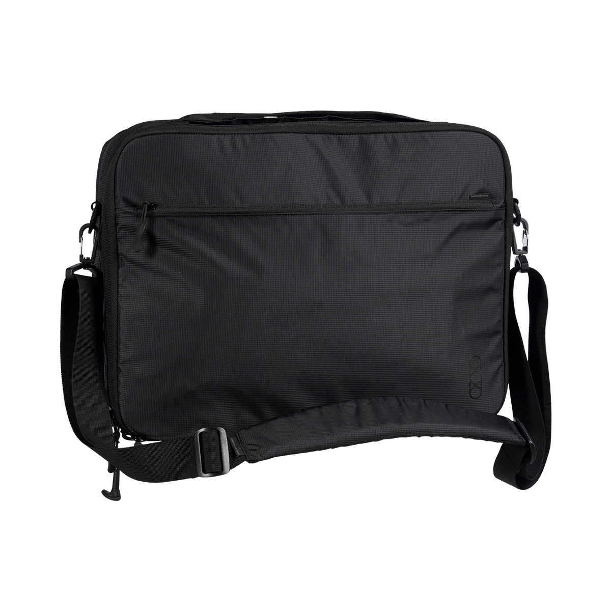 Die EBERLESTOCK Fade Brief ist eine schwarze Laptop-Aktentasche mit einem Reißverschlussfach auf der Vorderseite, einem verstellbaren, gepolsterten Schultergurt und einem minimalistischen Design, das auf einem schlichten weißen Hintergrund abgebildet ist - perfekt für den zivilen Polizeidienst oder das tägliche Pendeln.
