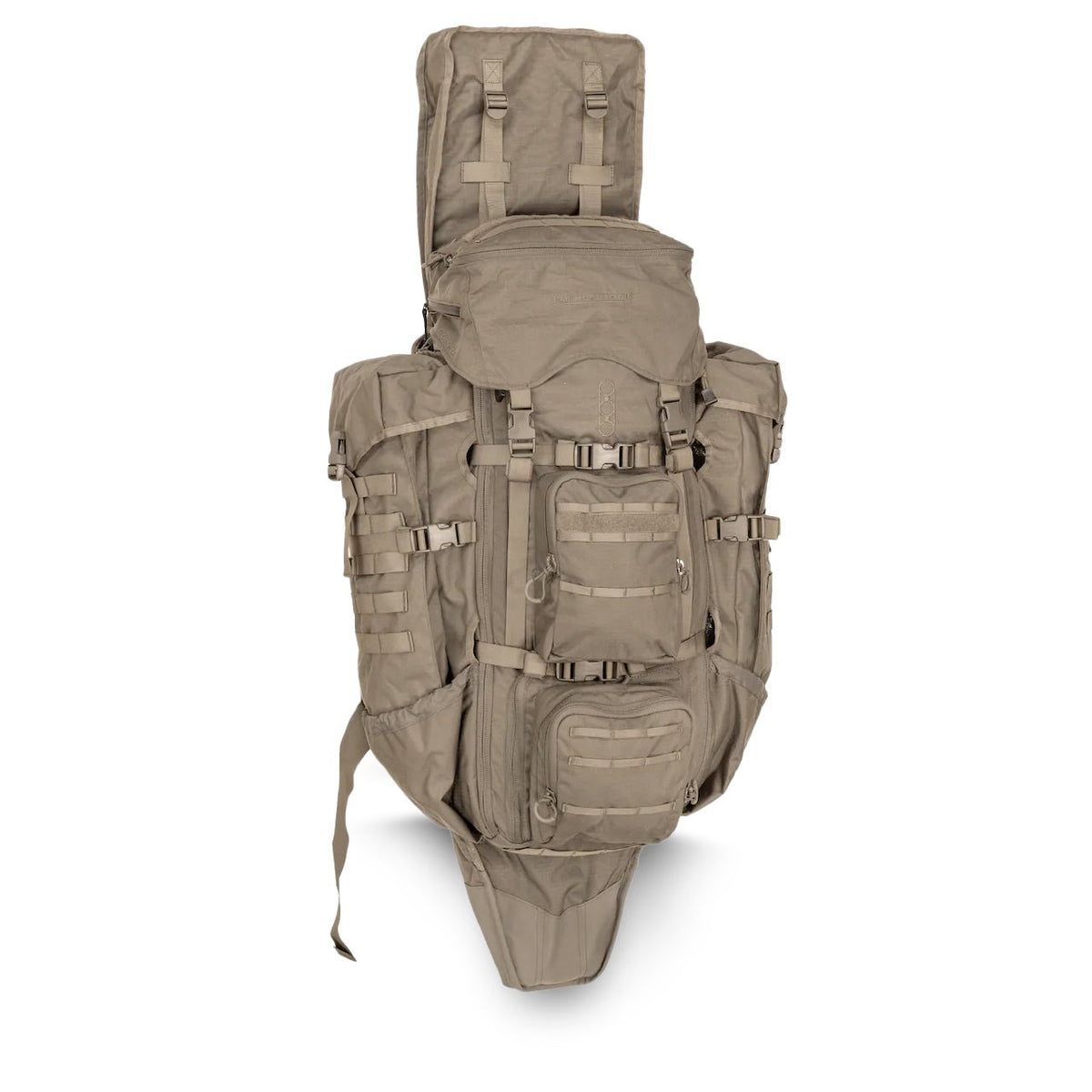 Der EBERLESTOCK G4 Operator Pack ist ein großer, hellbrauner taktischer Rucksack mit mehreren Fächern, Gurten und MOLLE-Gurtbändern für den Einsatz im Freien oder beim Militär. Er ist aufrecht vor einem weißen Hintergrund abgebildet.