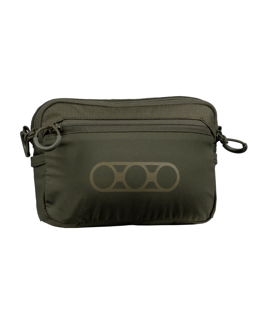 Die EBERLESTOCK General Purpose Pouch Large in Military Green ist eine MOLLE-kompatible Crossbody-Tasche mit verstellbaren Trägern, einer Reißverschlusstasche auf der Vorderseite, zwei Reißverschlüssen und einem minimalistischen, runden Logo, inspiriert vom klassischen Eberlestock-Design.