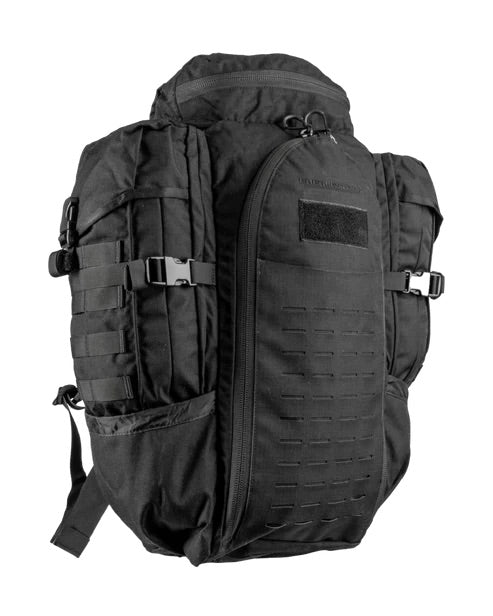 Der EBERLESTOCK Halftrack in Schwarz ist ein Outdoor-Rucksack mit mehreren Fächern, seitlichen Schnallen und MOLLE-Gurtband, abgebildet auf weißem Hintergrund.