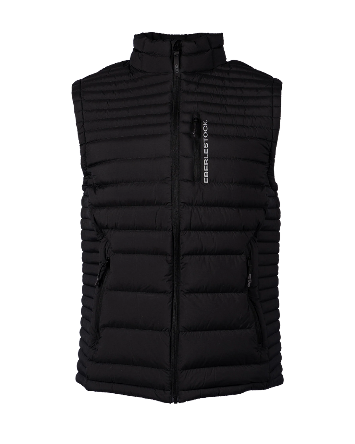 Die EBERLESTOCK McCall Down Vest - Black ist eine ärmellose Weste mit horizontaler Steppung, Stehkragen, Frontreißverschluss, zwei Seitentaschen mit Reißverschluss, einer Brusttasche mit Reißverschluss und vertikalem Eberlestock-Branding sowie einer 850er Graugansdaunen-Isolierung.