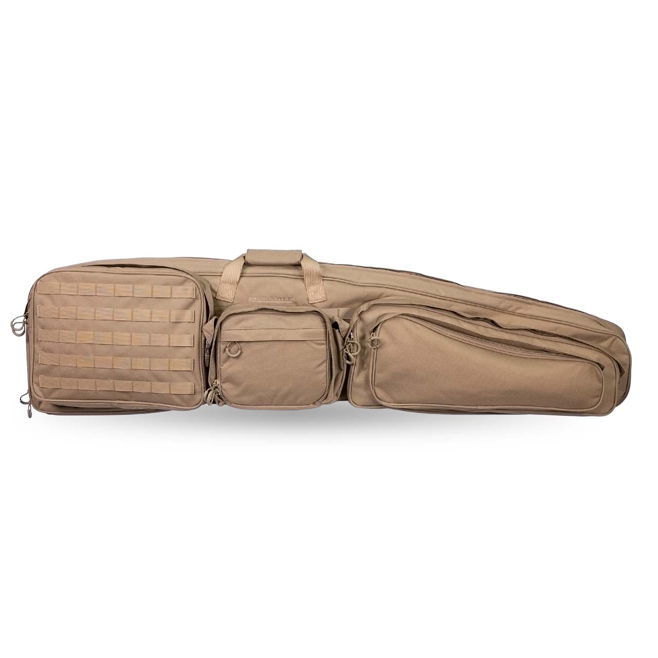 Die EBERLESTOCK Sniper Sled Drag Bag 52" in Hellbraun verfügt über drei Außentaschen mit Reißverschluss (eine davon mit Gittermuster) und einen Tragegriff oben.
