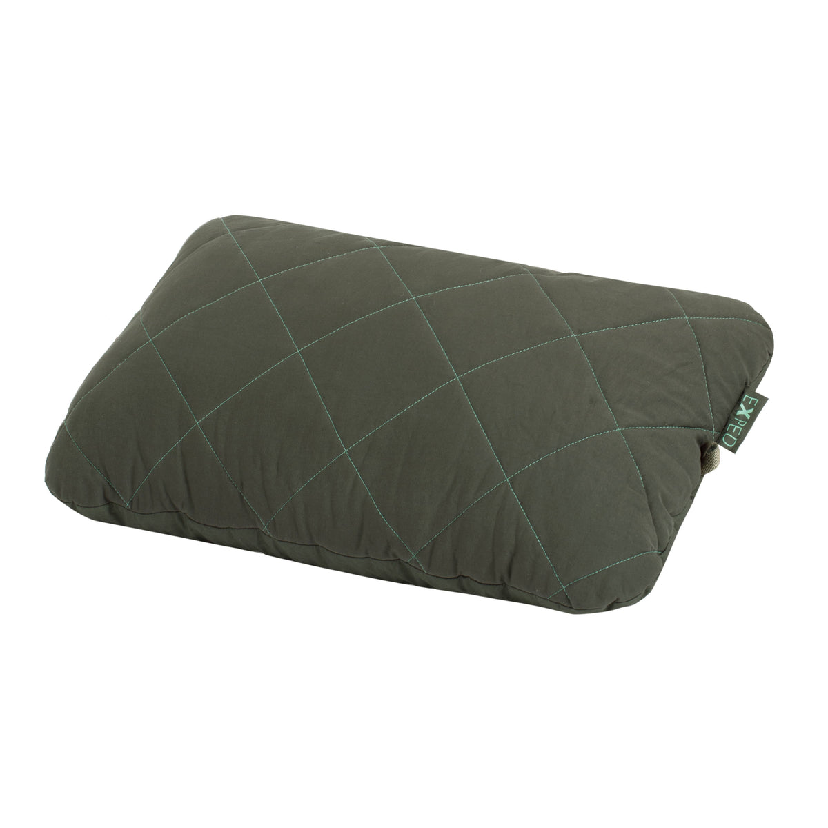 Das EXPED Kissen LuxeWool Pillow ist ein rechteckiges, dunkelgrünes Kissen mit gestepptem Rautenmuster, hergestellt aus weicher Bio-Baumwolle und mit einem kleinen grünen Stoffanhänger an der Seite, abgebildet auf weißem Hintergrund.