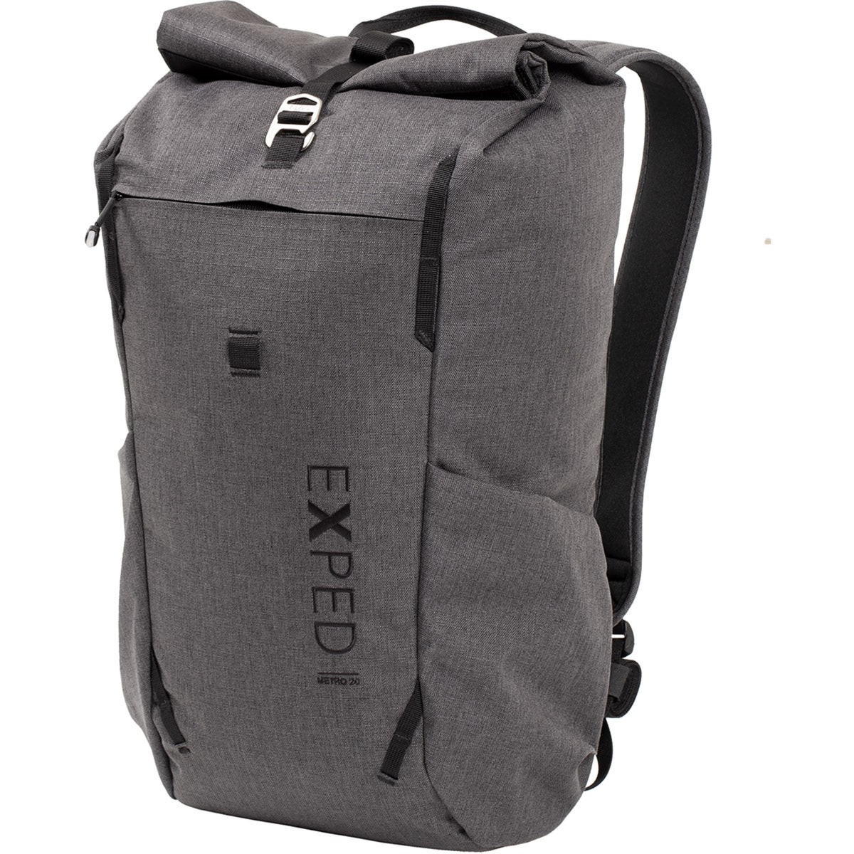 Der EXPED Rucksack Metro 30 ist ein grauer Stadtrucksack mit schwarzem EXPED-Schriftzug, gepolsterten Schultergurten, einer Vordertasche mit Reißverschluss und Seitentaschen. Er hat ein minimalistisches, modernes Design und ist ideal für das Stadtleben.