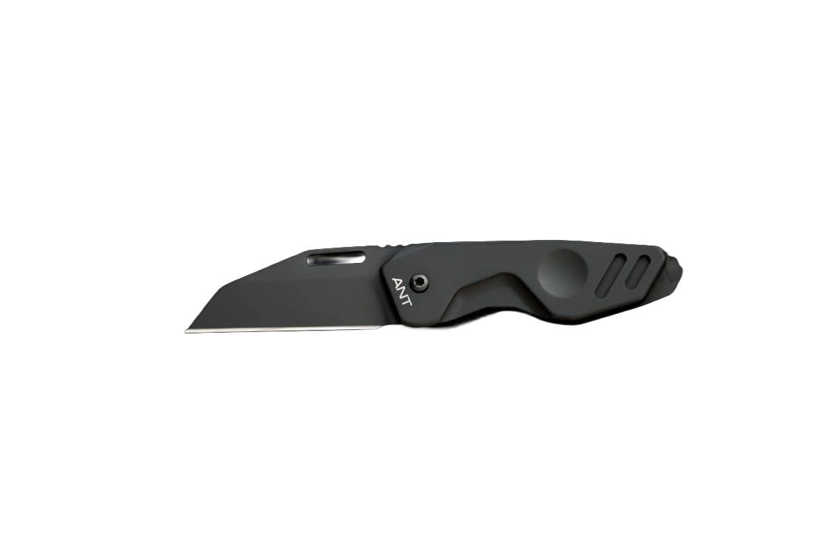 Das EXTREMA RATIO Extrema Ratio Messer ANT Black ist ein klappbares Gebrauchsmesser mit schwarzem Griff und einer kurzen, geraden Böhler N690-Klinge, abgebildet auf weißem Grund.