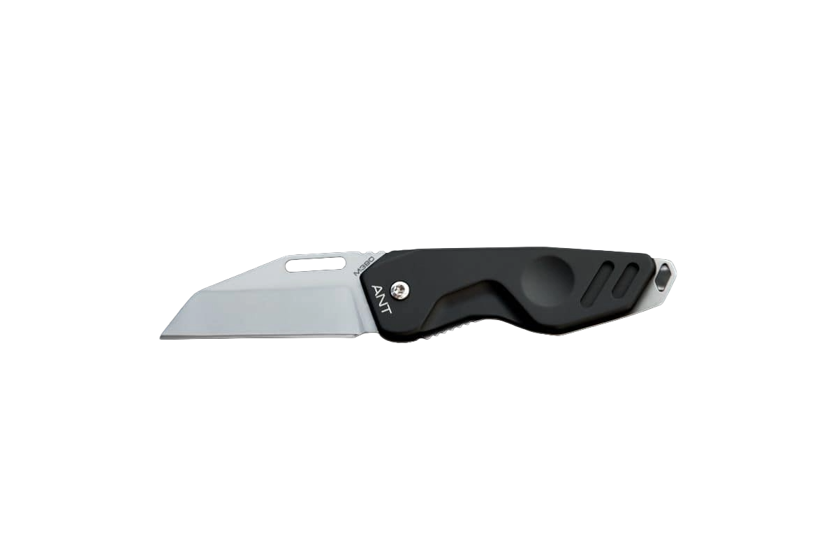 Das Extrema Ratio Messer ANT Black M390 Stone Washed von EXTREMA RATIO ist ein Klappmesser mit schwarzem Griff und kurzer, gerader, silberner Klinge, abgebildet auf weißem Grund.