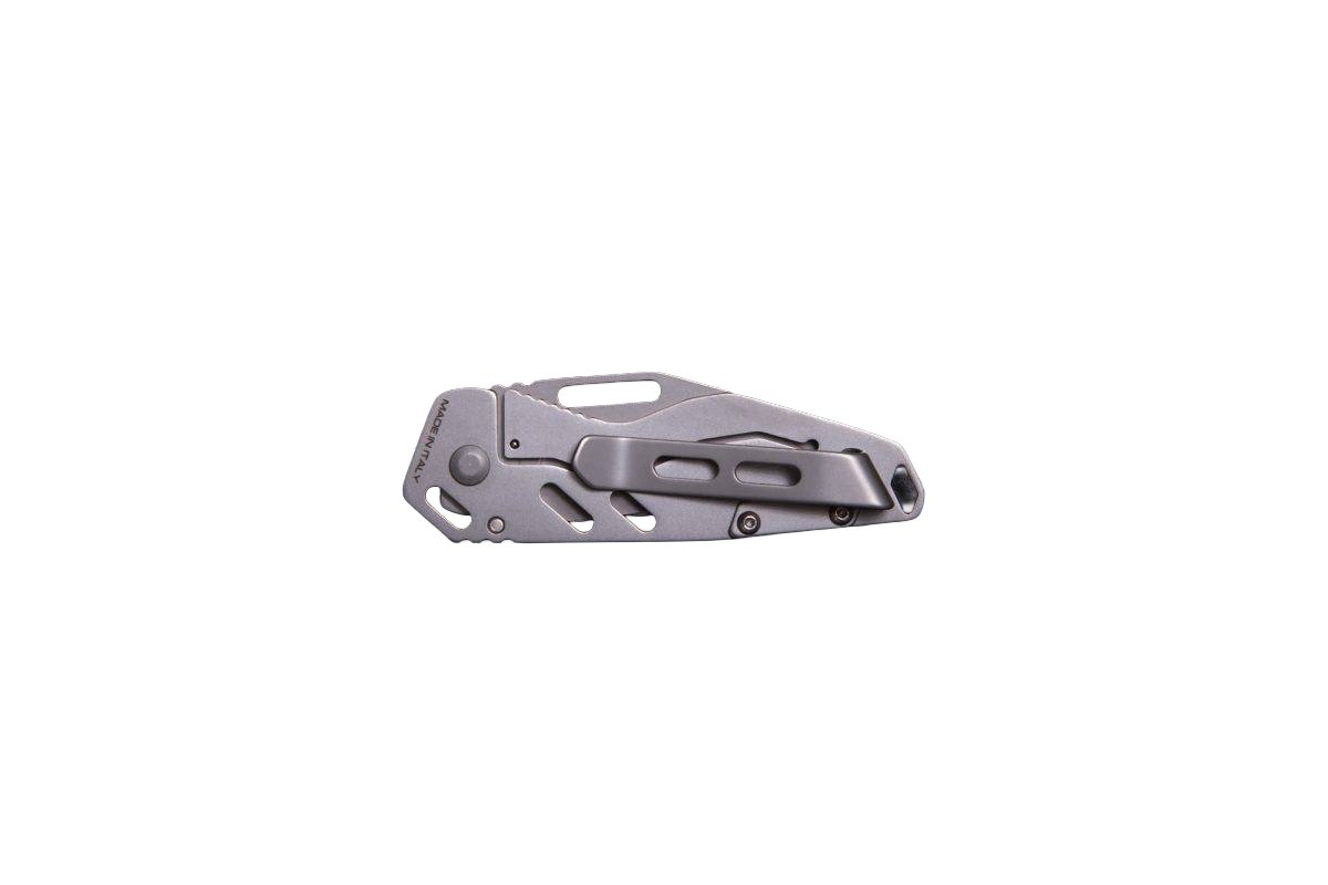 Das EXTREMA RATIO Extrema Ratio Messer ANT Black M390 Stone Washed ist ein geschlossenes, metallisches Klappmesser mit M390 Stahl, modernem, kantigem Design und einem Griffclip, der vor einem weißen Hintergrund steht.