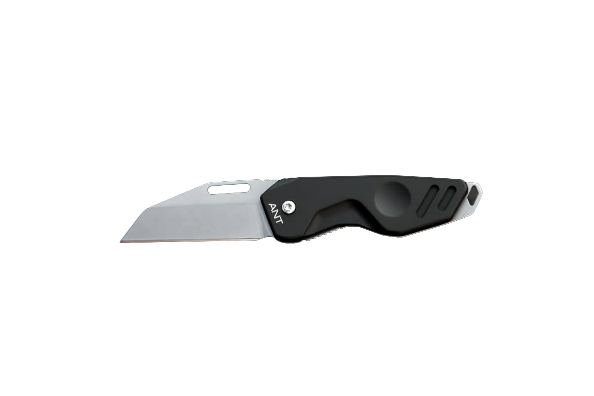 Das EXTREMA RATIO Extrema Ratio Messer ANT Black Stone Washed verfügt über eine geradlinige silberne Böhler N690 Stahlklinge und einen schwarzen ergonomischen Griff, kompakt gefaltet und vor weißem Hintergrund.