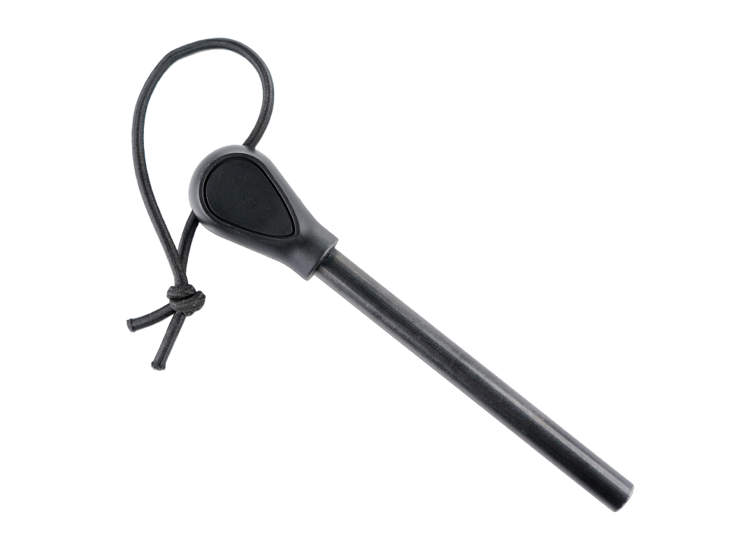 Schwarzer Ferrocerium-Feuerstarterstab mit tropfenförmigem Griff und schwarzem Paracord-Lanyard, perfekt zur Kombination mit Ihrer EXTREMA RATIO Extrema Ratio Messer Kreios Expedition, abgebildet auf weißem Hintergrund.
