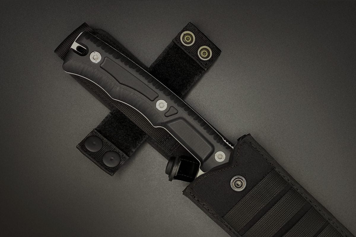 Das EXTREMA RATIO Extrema Ratio Messer Numen S600 Black ist ein Survival-Messer mit feststehender Klinge in einem schwarzen Gehäuse, gefertigt aus Böhler S600 Stahl - ideal für Outdoor-Abenteuer.
