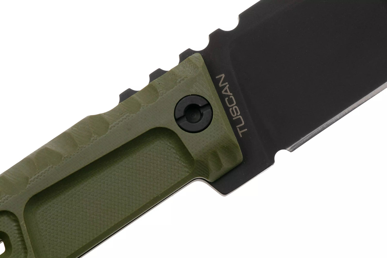 Nahaufnahme eines EXTREMA RATIO Messer Tuscan Green, die den grün strukturierten Griff und die schwarze Klinge mit dem Markennamen nahe der Basis zeigt. Hergestellt für Zuverlässigkeit, es verfügt über Premium Böhler N690 Stahl.