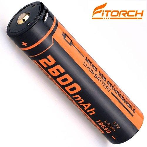 Der FITORCH Fitorch Akku 18650 ist ein wiederaufladbarer Lithium-Ionen-Akku mit 2600mAh Kapazität, 3,7V und einem Micro-USB Ladeanschluss. Er hat ein schwarz-oranges Design mit technischen Details auf der Seite.