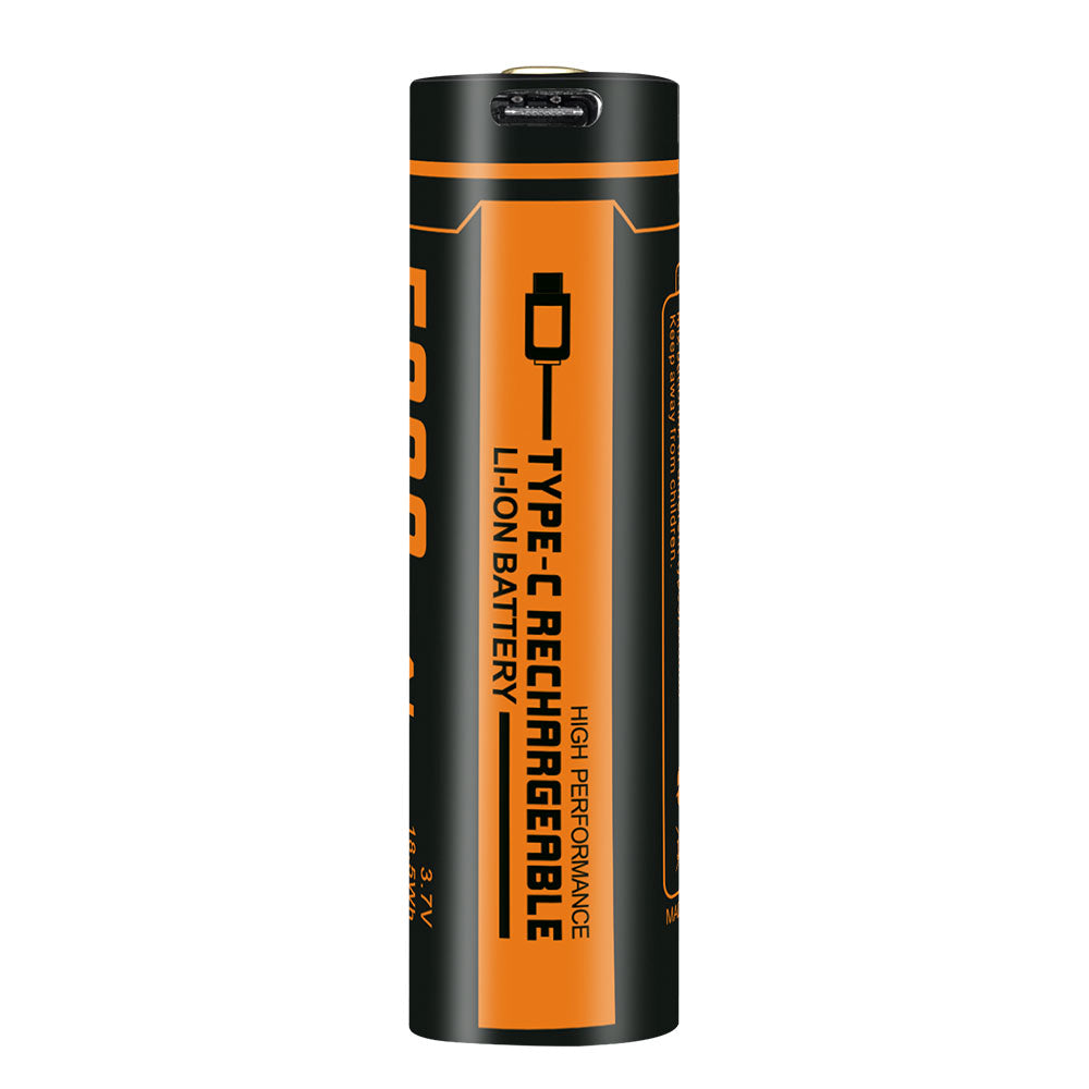 Der FITORCH Akku 21700 ist ein zylindrischer 5000mAh Lithium-Ionen-Akku mit orange-schwarzem Design, USB-Typ-C-Ladeanschluss, gekennzeichnet als wiederaufladbare Hochleistungsbatterie und kompatibel mit EA25.