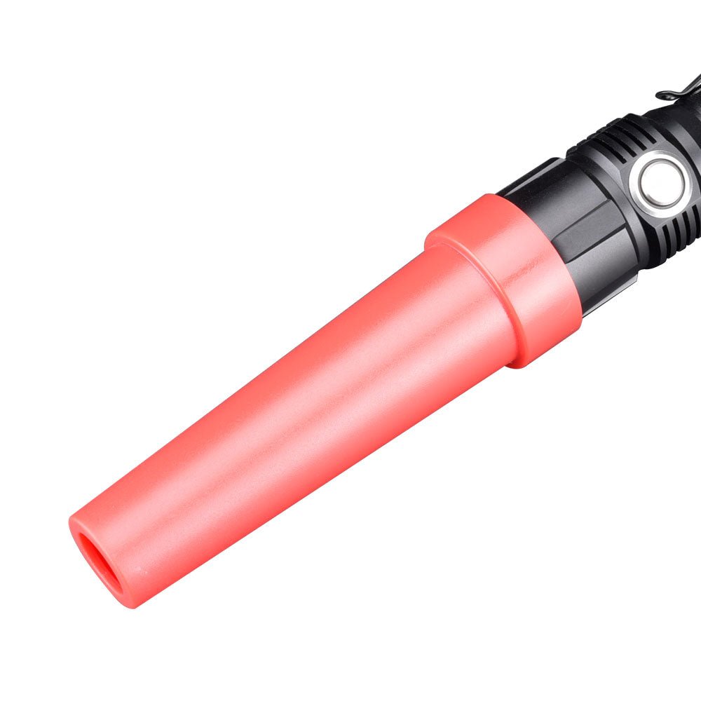 Eine Nahaufnahme einer schwarzen FITORCH-Taschenlampe mit dem leuchtend orangefarbenen Fitorch-Signalkegel FT-2, perfekt für die Verkehrslenkung oder Signalisierung.