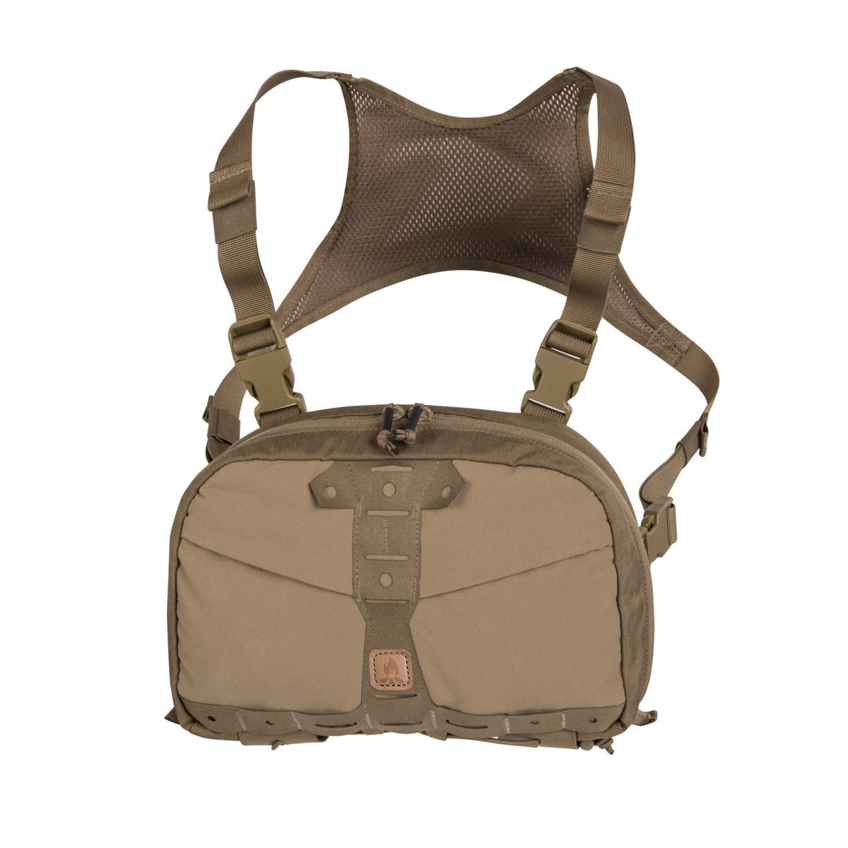 Der HELIKON-TEX Chest Pack Numbat® - Coyote ist ein MOLLE-kompatibler Brustrucksack mit verstellbaren Trägern, großer Fronttasche, Netzrückwand und mehreren Befestigungspunkten - ideal zum sicheren Tragen von Ausrüstung.