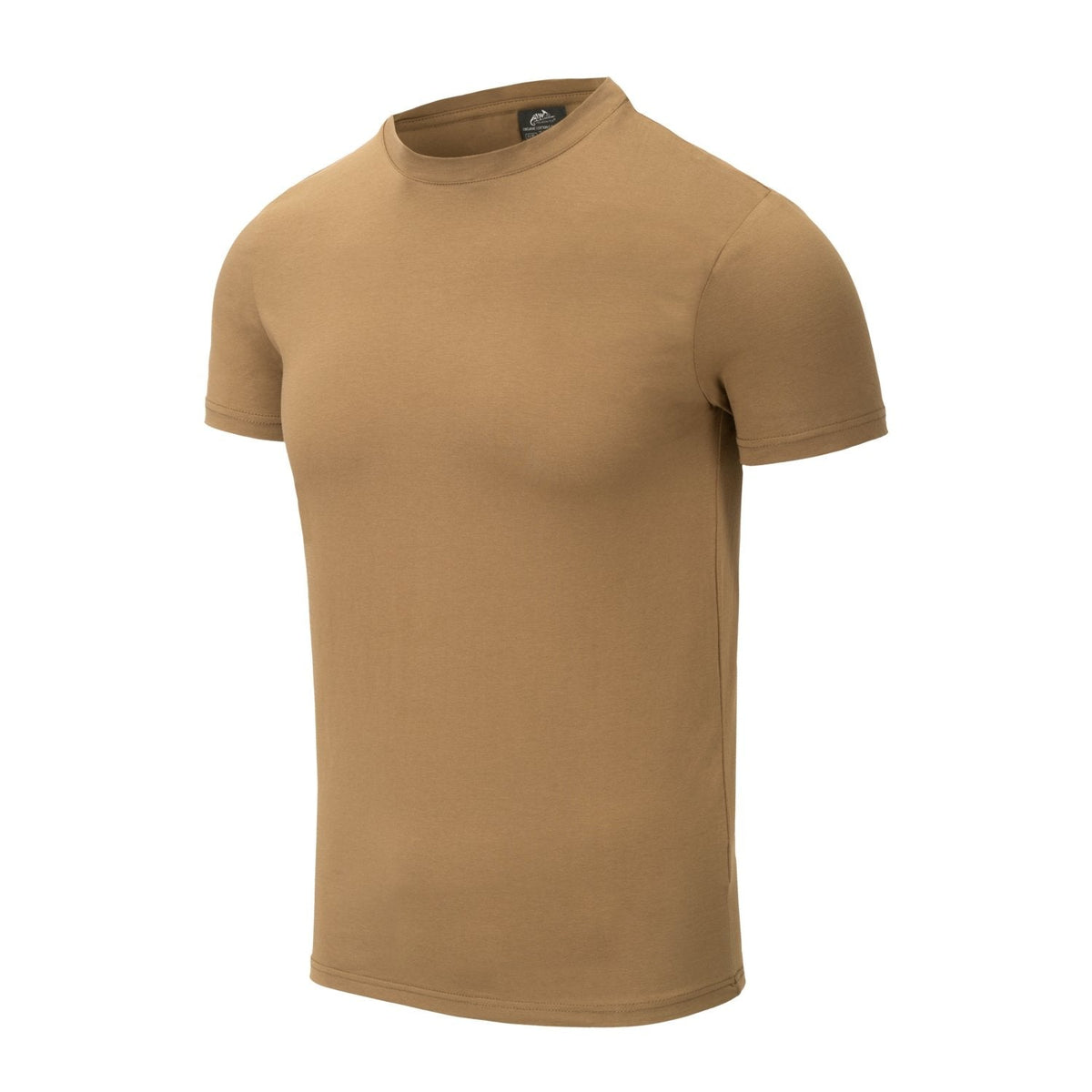 Das Helikon-Tex Bio-Baumwoll-T-Shirt Slim in Coyote von HELIKON-TEX ist ein schlichtes, kurzärmeliges T-Shirt mit schmaler Passform, das im Dreiviertel-Winkel auf weißem Hintergrund abgebildet ist und keine sichtbaren Logos oder Designs aufweist.