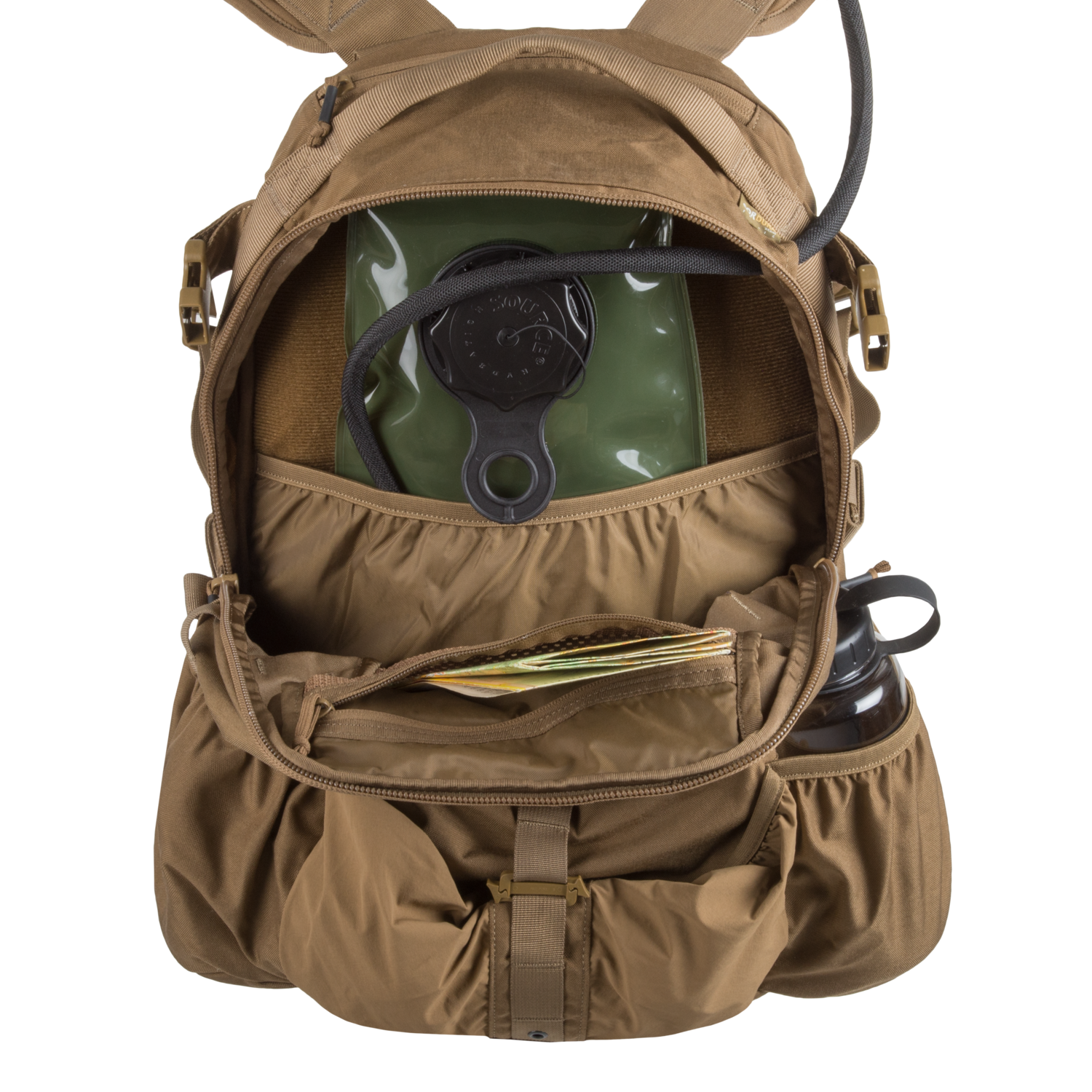 Ein brauner HELIKON-TEX Raider Backpack® mit geöffnetem Hauptfach zeigt ein Wasserreservoir, eine Karte und eine schwarze Flasche, die mit dem Versatile Insert System ordentlich angeordnet sind und den Rucksack für Outdoor-Abenteuer bereithalten.