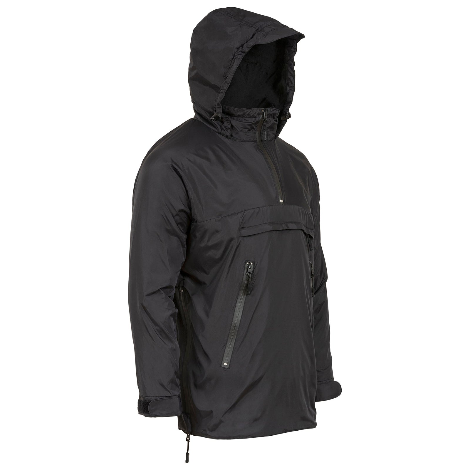 Der HIGHLANDER FORCES Highlander Halo Tactical Smock in Schwarz verfügt über verstellbare Ärmelbündchen, eine Fronttasche mit Reißverschluss, einen seitlichen Reißverschluss und ein lockeres, wetterfestes Design. Abgebildet an einer Schaufensterpuppe mit Blickrichtung leicht links.