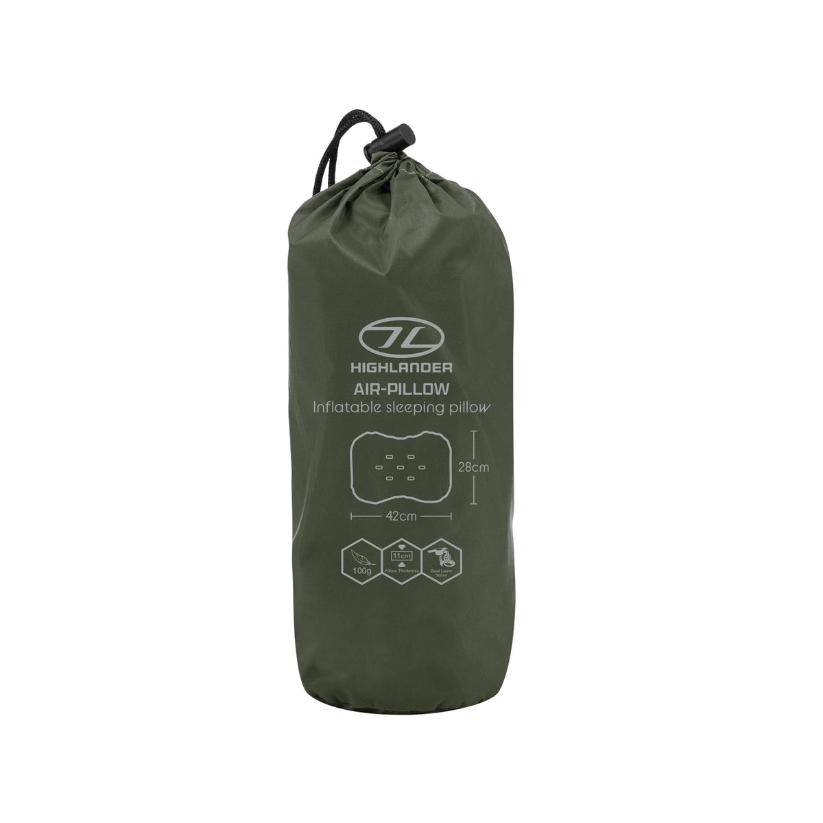 Das grüne HIGHLANDER FORCES Highlander Luftkissen NAP-PAK Camping Air Pillow wird in einem zylindrischen Kordelzugbeutel mit aufgedruckten Produktdetails, Abmessungen und Symbolen auf der Vorderseite geliefert.