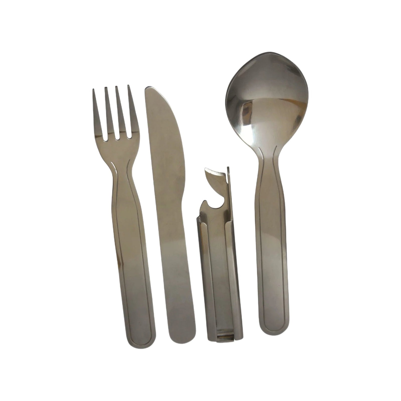 Das Highlander Military-Style Besteckset von HIGHLANDER OUTDOOR besteht aus vier rostfreien Stahl-Utensilien: Gabel, Messer, Löffel und kombiniertem Dosen-/Flaschenöffner auf weißem Hintergrund.