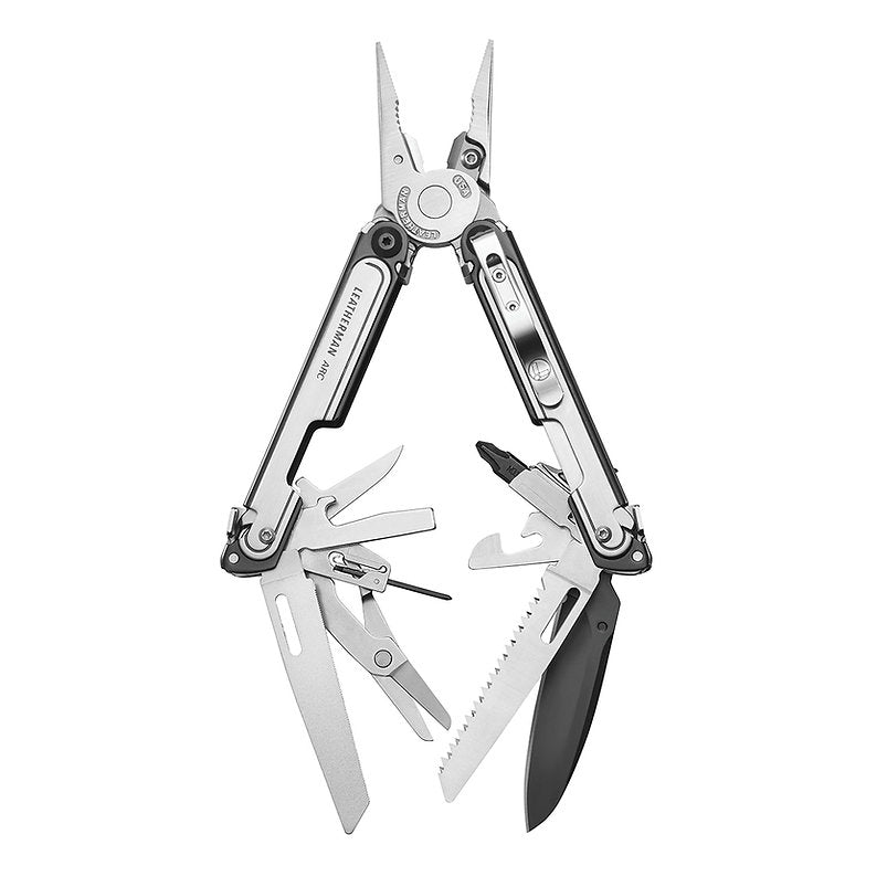 Das LEATHERMAN Leatherman ARC Multitool in Silber mit schwarzen Akzenten lässt sich öffnen und gibt den Blick auf Werkzeuge aus hochwertigem MagnaCut-Stahl frei - Zange, Säge, Messer, Feile, Schraubendreher und andere ausklappbare Werkzeuge.