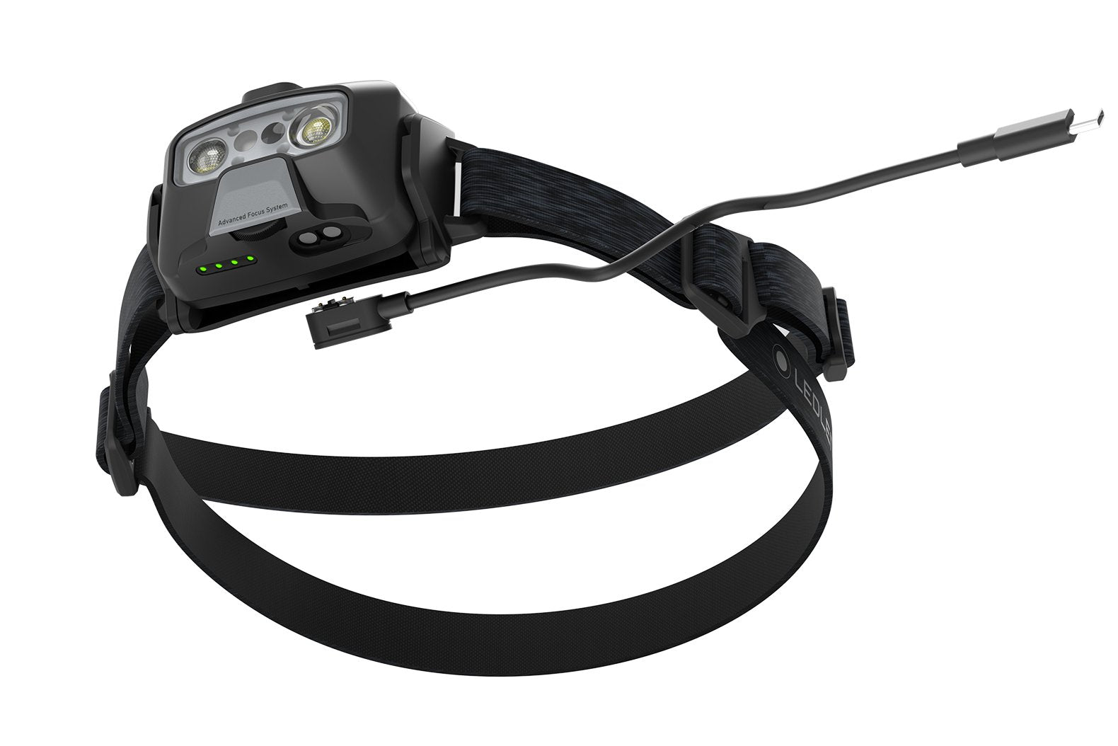 Die LEDLENSER HF6R Core ist eine schwarze, verstellbare Stirnlampe mit zwei LEDs, 800 Lumen Leistung, einem Ladeanschluss, Batteriestatusanzeigen und einem befestigten Kopfband. Für zusätzlichen Komfort ist ein Ladekabel angeschlossen.