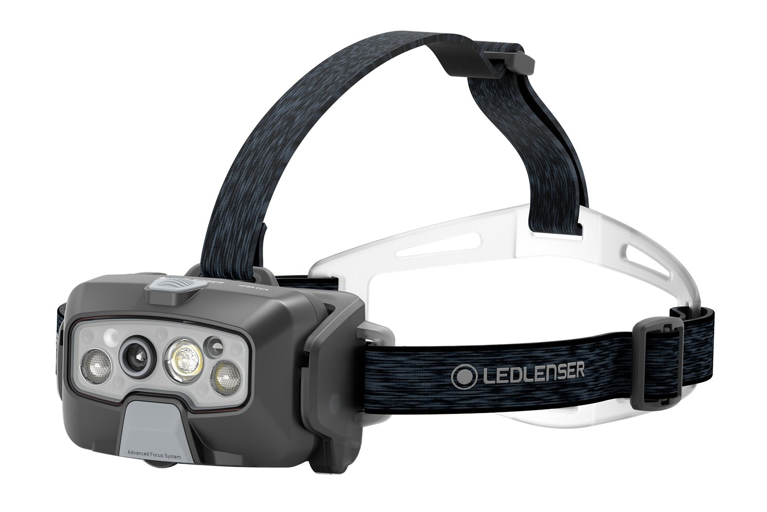 Die LEDLENSER HF8R Core ist eine schwarz-graue Stirnlampe mit verstellbaren Bändern, drei Frontlichtern und Adaptive Light Beam Technology für optimale Freisprechausleuchtung. Das LEDLENSER-Logo ist an der Seite sichtbar.