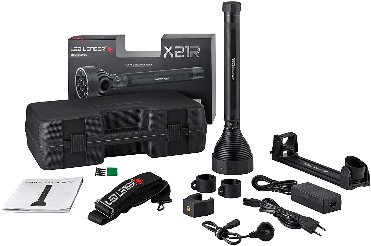 Das LEDLENSER Lampe X21R Set besteht aus einer schwarzen Taschenlampe, einem Hartschalenkoffer, einem Ladegerät, einem Handbuch, einem Schultergurt, Halterungen, Kabeln und kleinem Zubehör - alles übersichtlich auf einer weißen Fläche angeordnet.