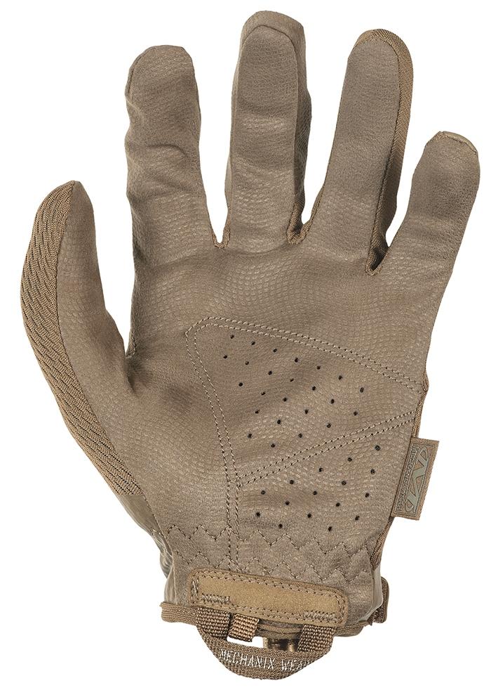 Der MECHANIX Handschuh Specialty 0.5 Gen II - Coyote ist mit der Handfläche nach oben abgebildet und verfügt über sichtbare Nähte, AX-Suede-Konstruktion, Perforationen für Atmungsaktivität und einen Klettverschluss am Handgelenk.