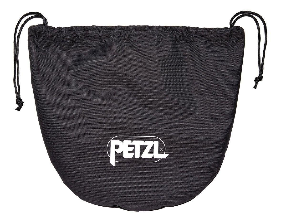 Der PETZL Helmbeutel ist ein schwarzer Kordelzugbeutel mit weißem PETZL-Logo, ideal für den Transport Ihres Helm STRATO oder Helm VERTEX. Mit zwei schwarzen Kordelzügen auf jeder Seite für sicheren Verschluss und einfachen Transport.
